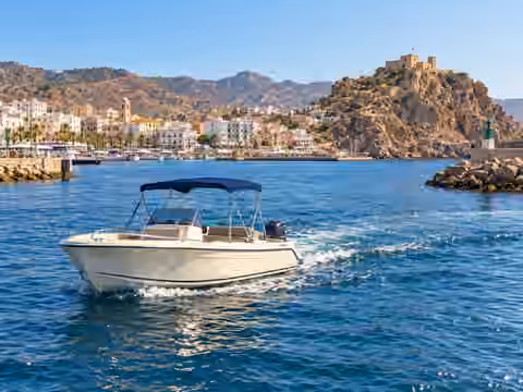 Illustrative image of a boat navigating near Águilas