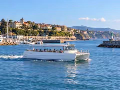 Illustrative image of a boat navigating near Bilbao / Getxo