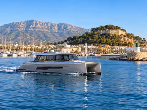 Illustrative image of a boat navigating near Dénia
