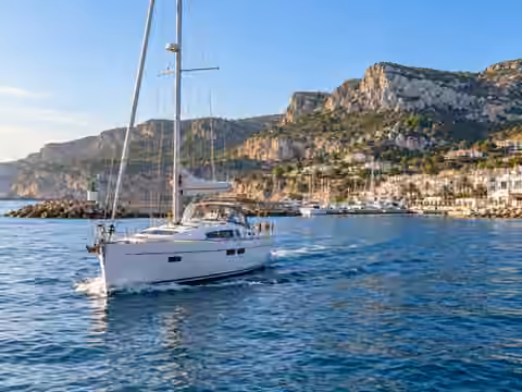 Illustrative image of a boat navigating near Garraf
