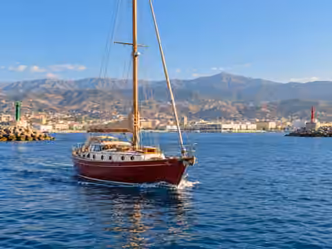 Illustrative image of a boat navigating near Granada