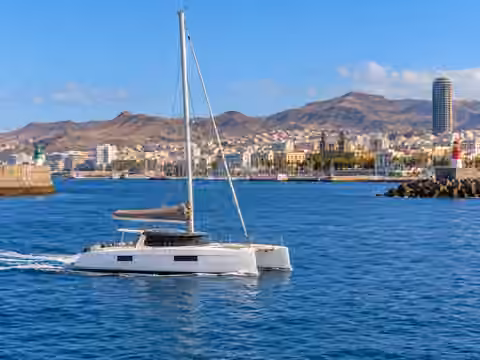 Imagen ilustrativa de un barco navegando en el entorno de Las Palmas de Gran Canaria