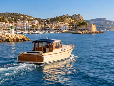 Illustrative image of a boat navigating near Moraira