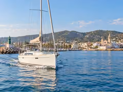 Illustrative image of a boat navigating near Sitges
