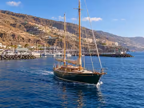 Illustrative image of a boat navigating near Tenerife Norte