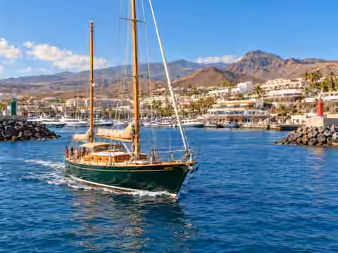 Illustrative image of a boat navigating near Tenerife Sur