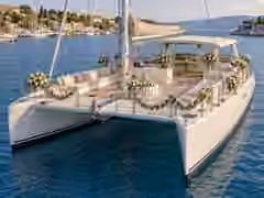 Gran catamarán · Barco decorado para el servicio integral