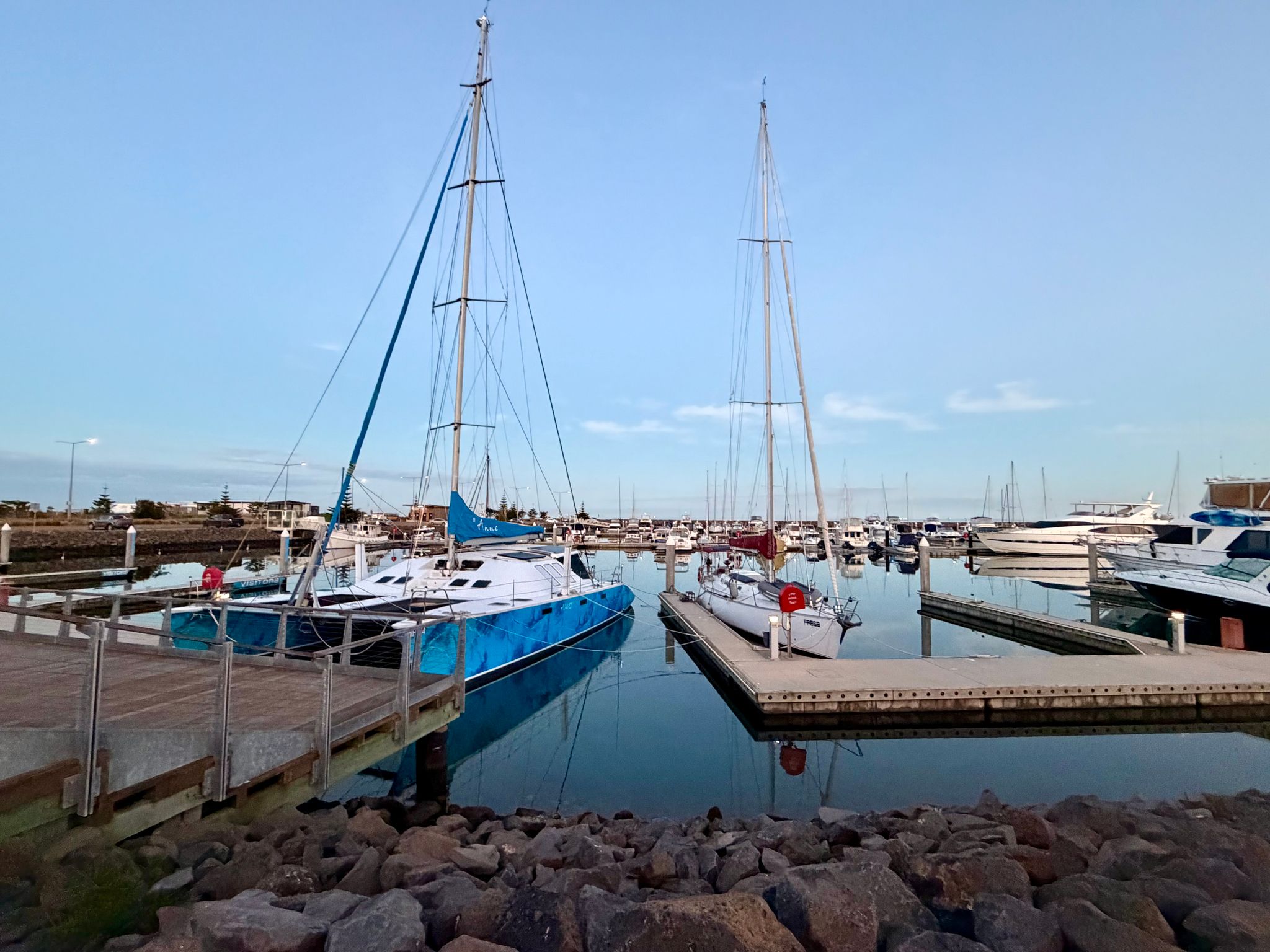 Cenizas al Mar Latinoamérica 7 tranquil scene of yachts moored at werribee